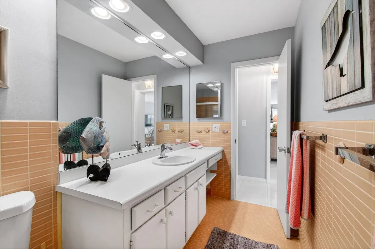 Unit 21 photo 34