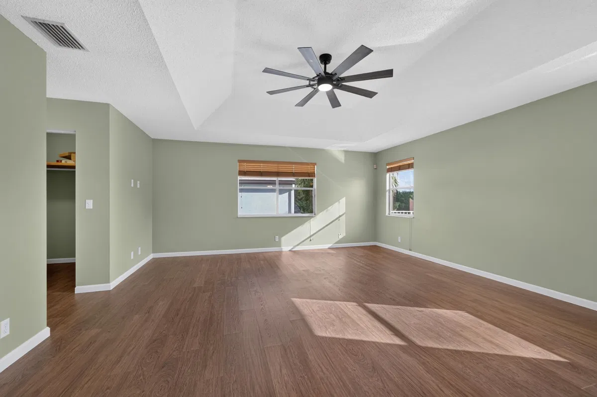 Residence photo 16