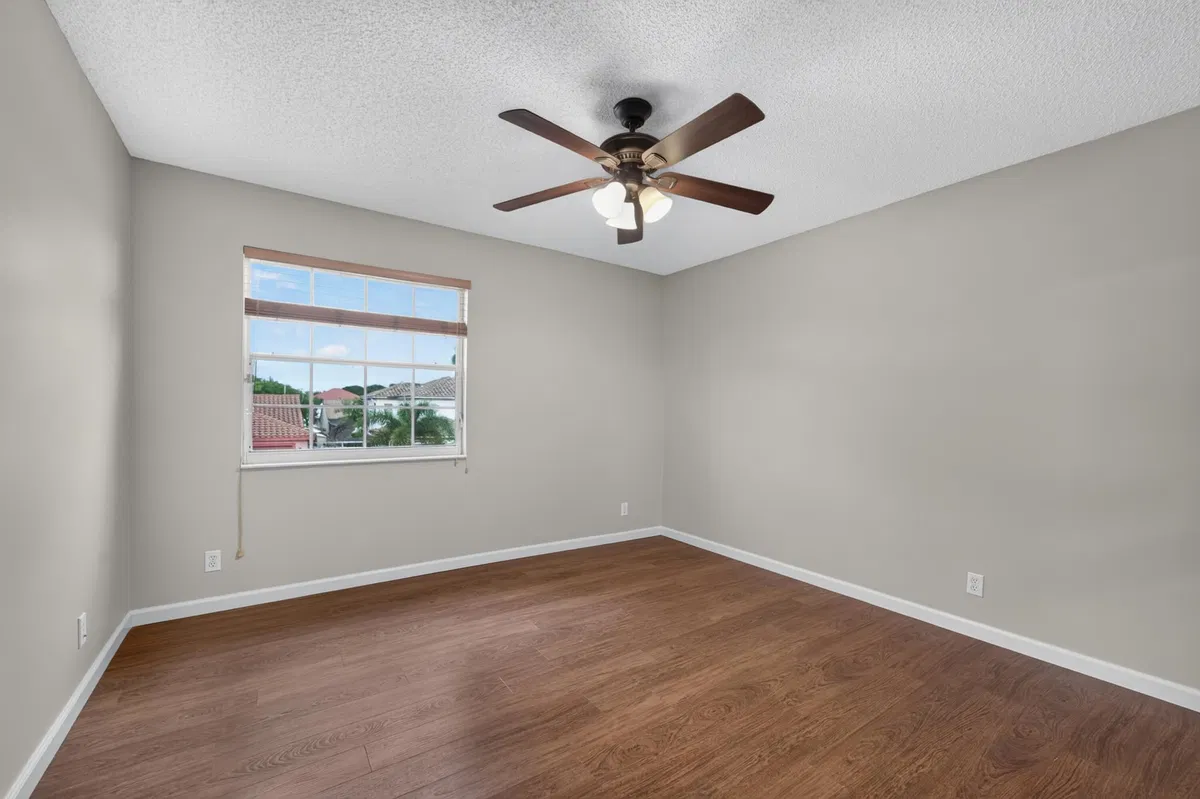 Residence photo 31
