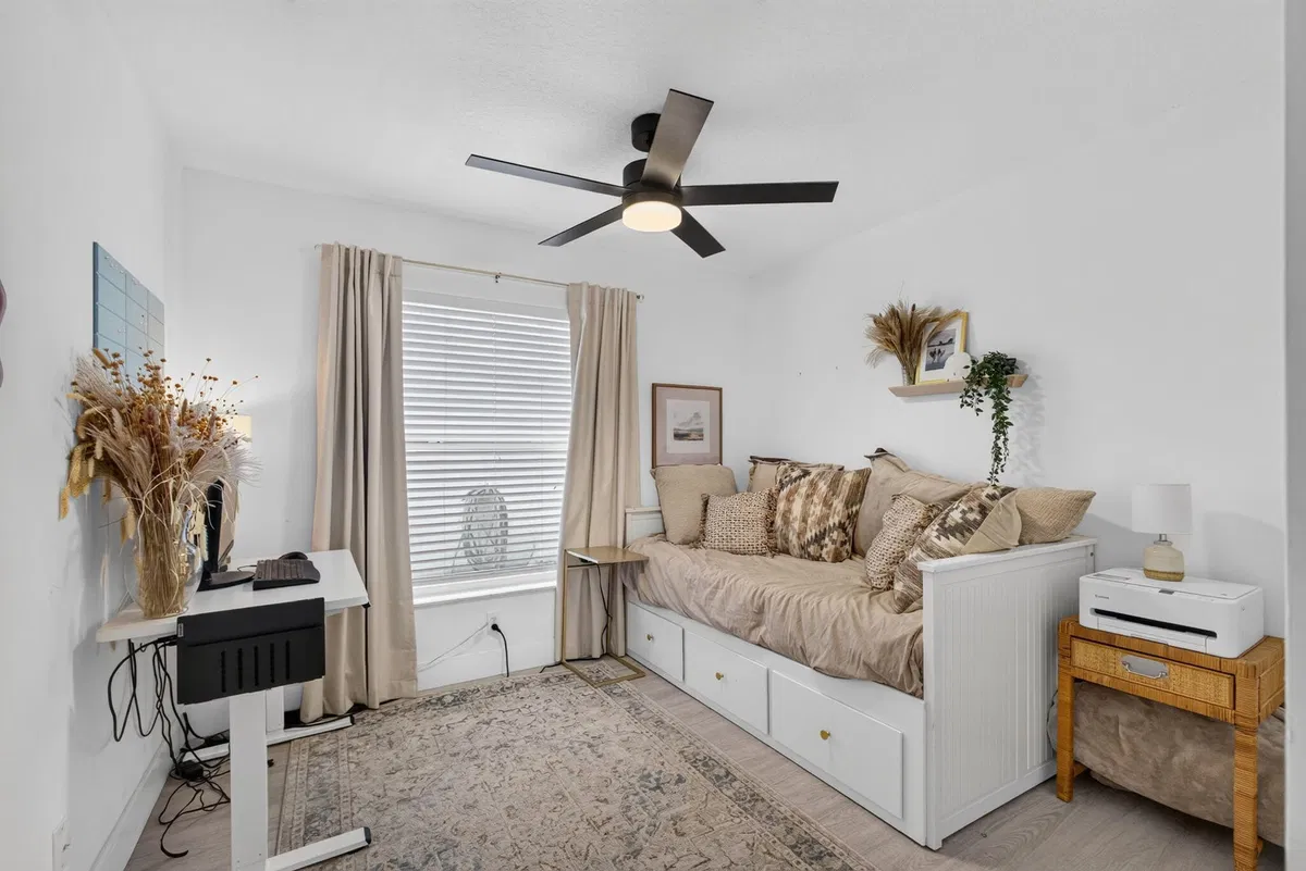 Residence photo 16