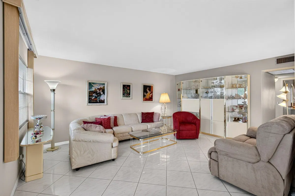 Residence photo 4