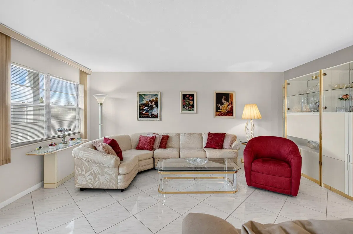 Residence photo 19