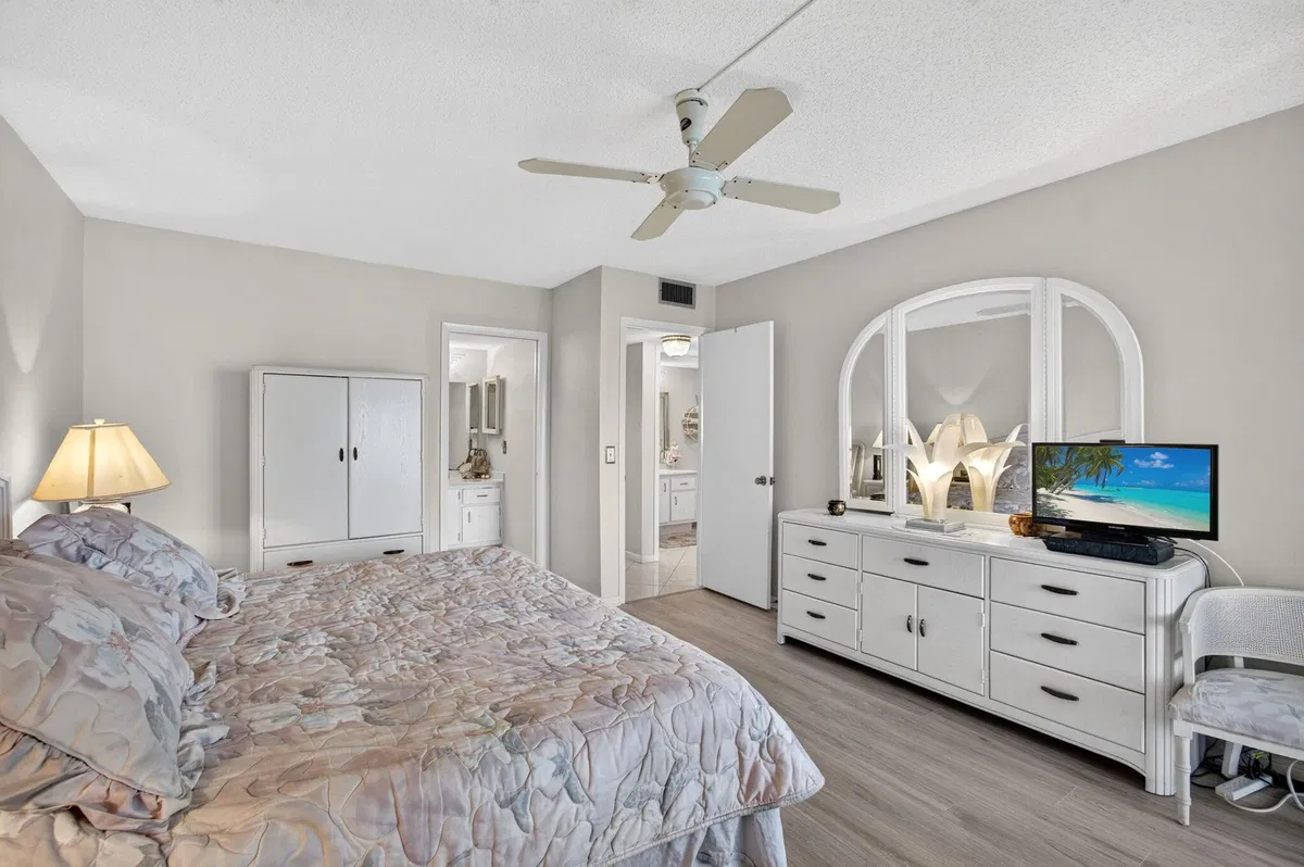 Residence photo 25