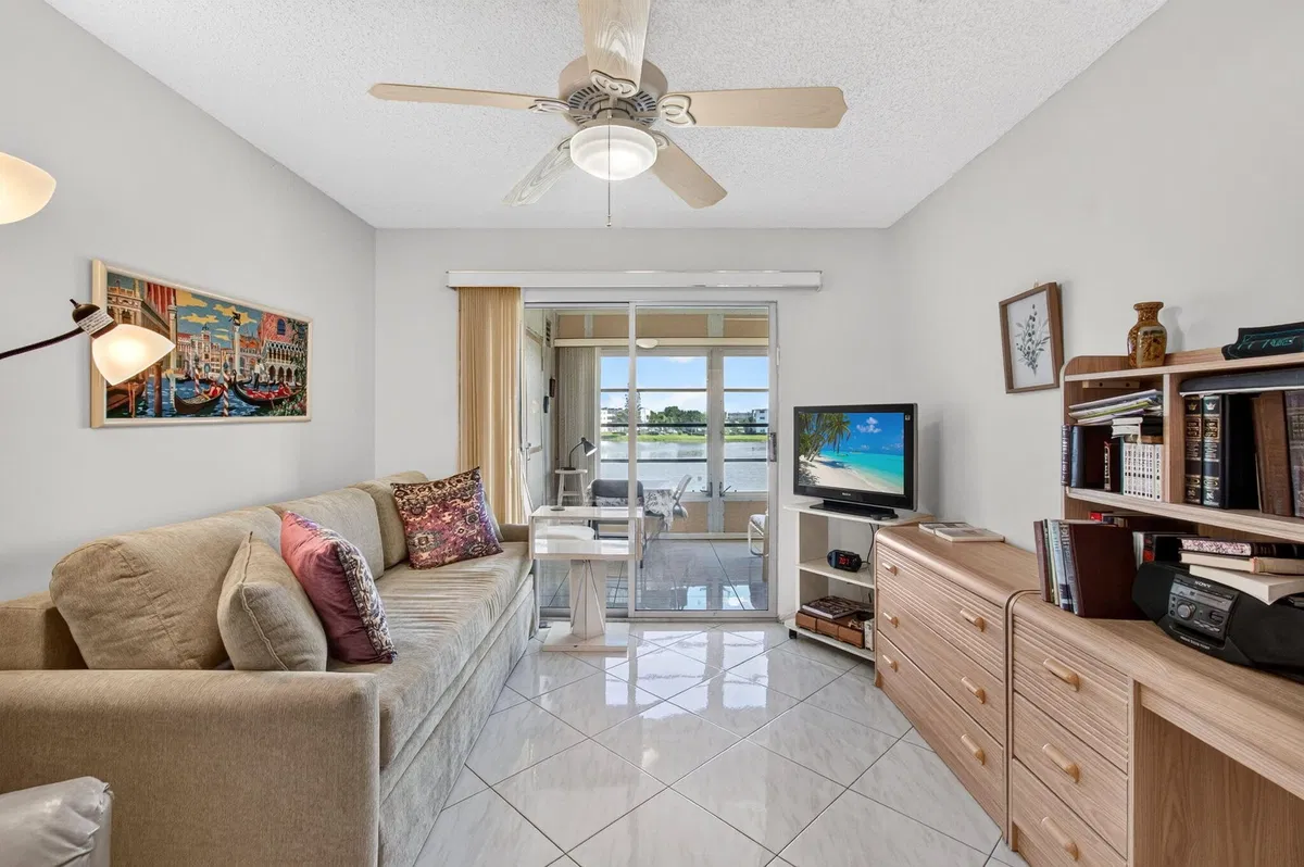 Residence photo 34