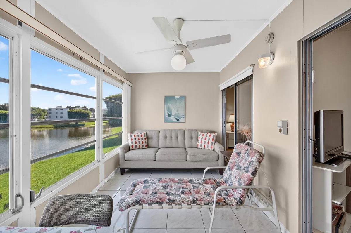 Residence photo 43