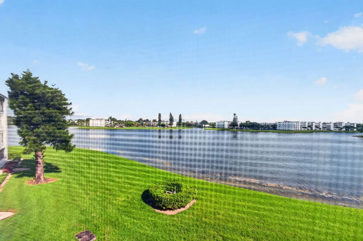 Residence photo 49