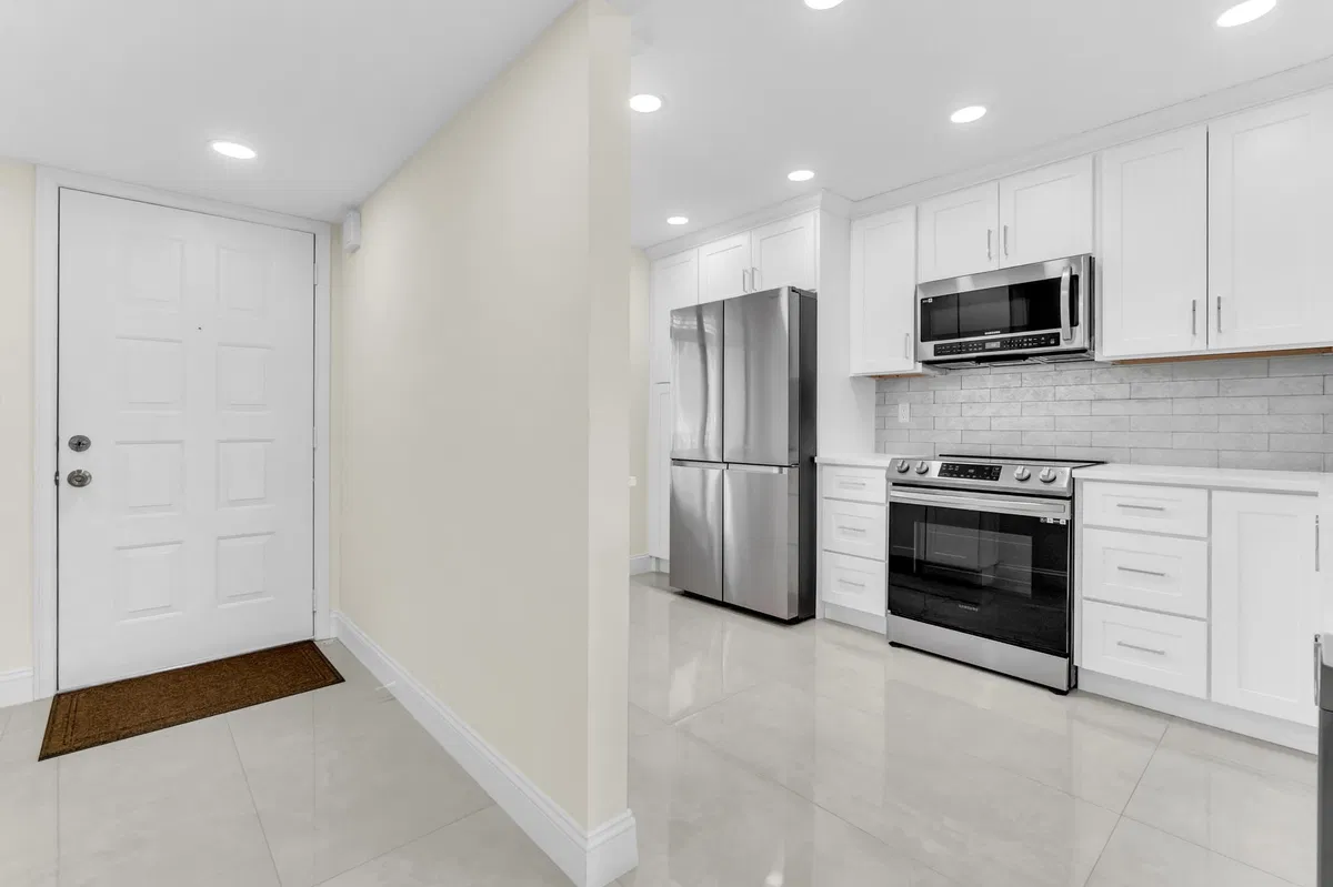 Unit 208 photo 10