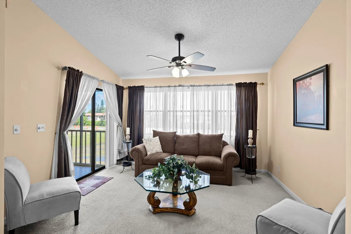 Residence photo 16
