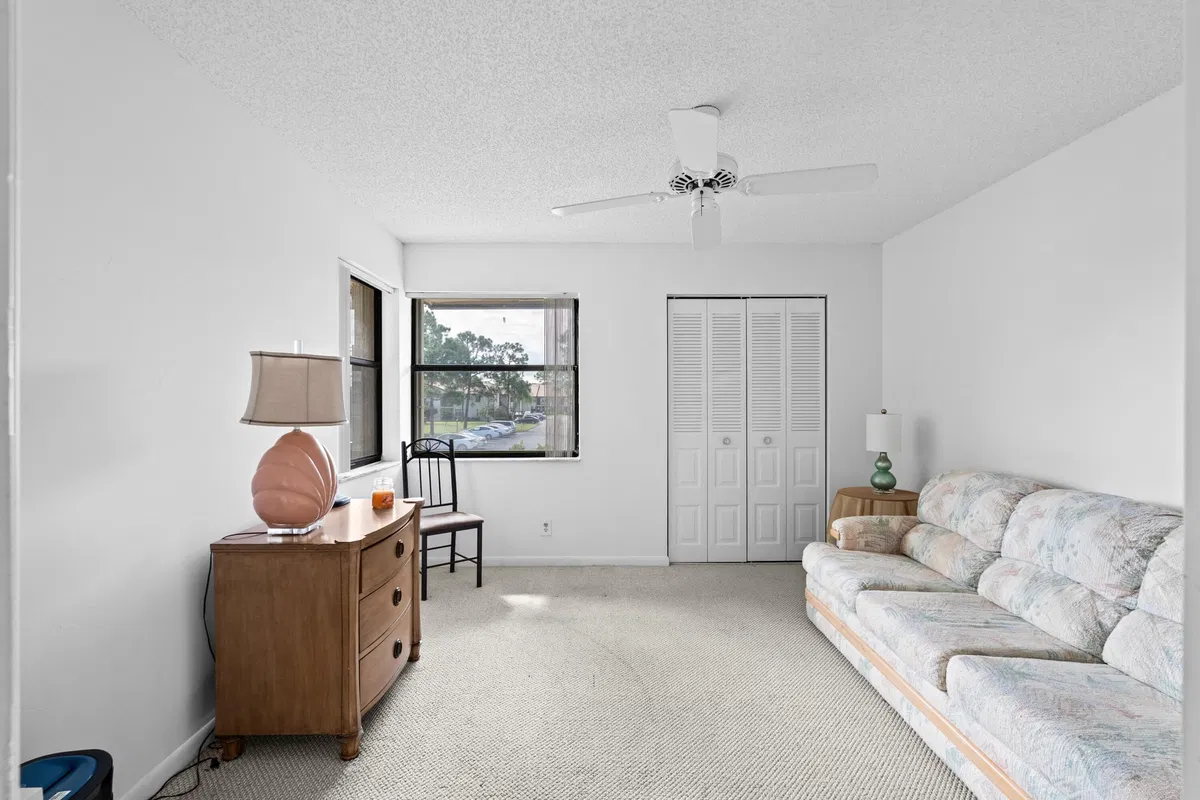 Residence photo 25