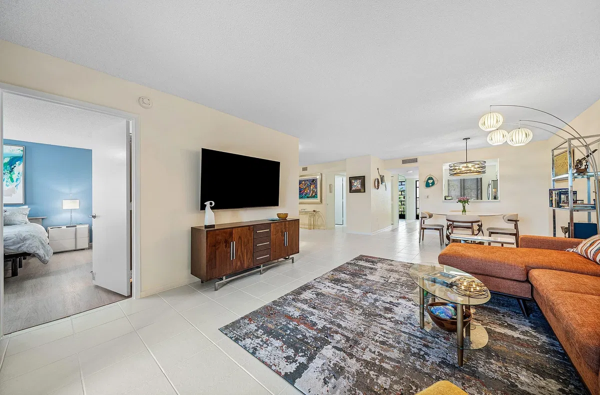 Unit 405 photo 13