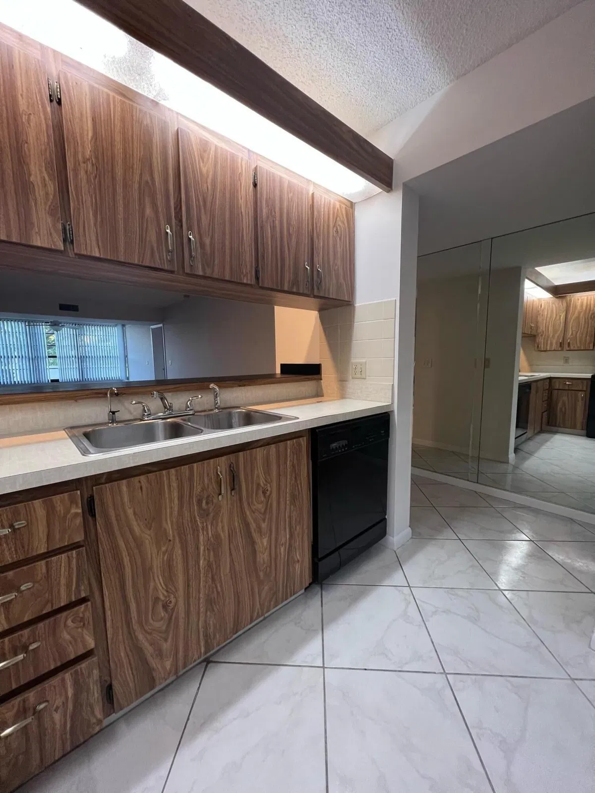 Unit 106 photo 4