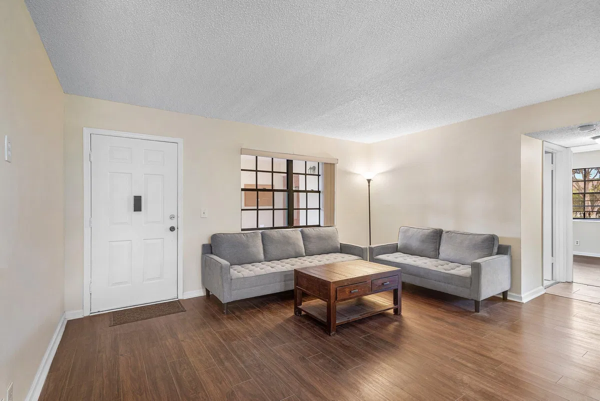 Residence photo 4