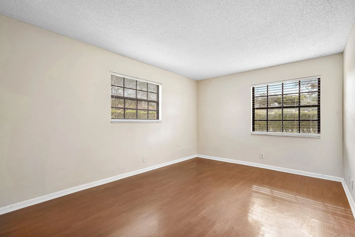 Residence photo 16