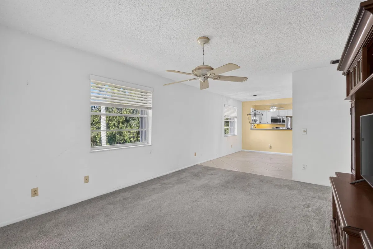 Unit 32-3208 photo 16