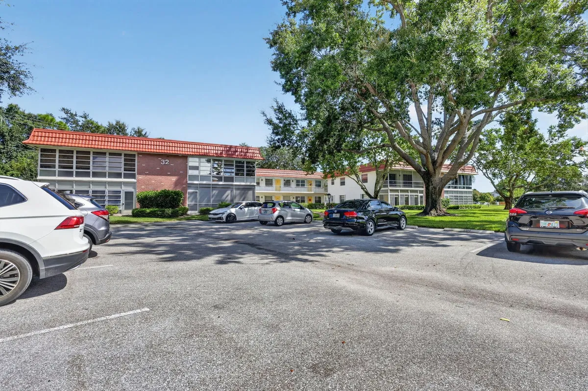 Unit 32-3208 photo 34