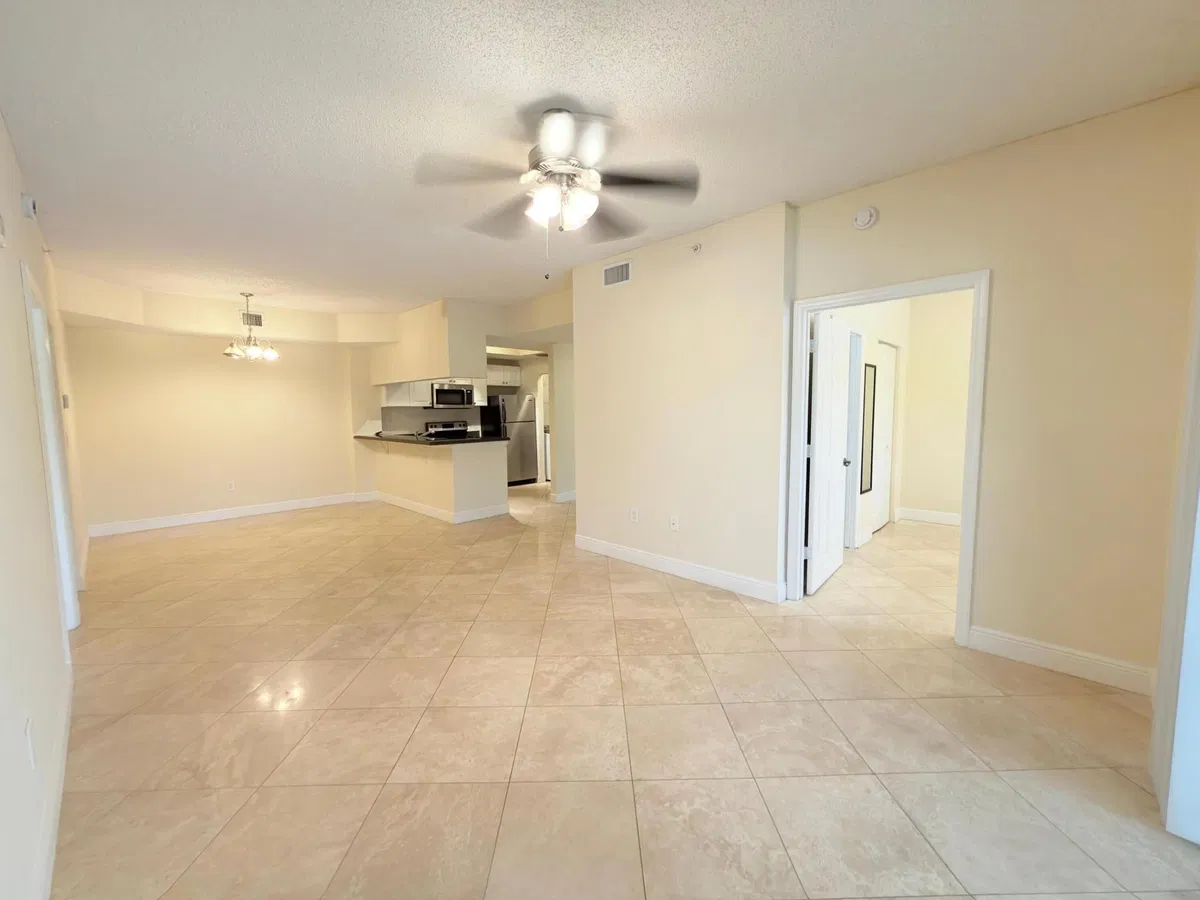 Unit 204 photo 10