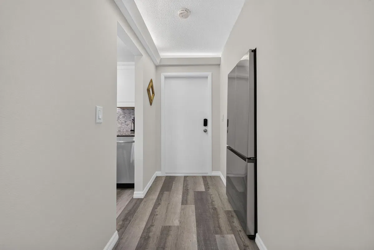Unit D14 photo 10