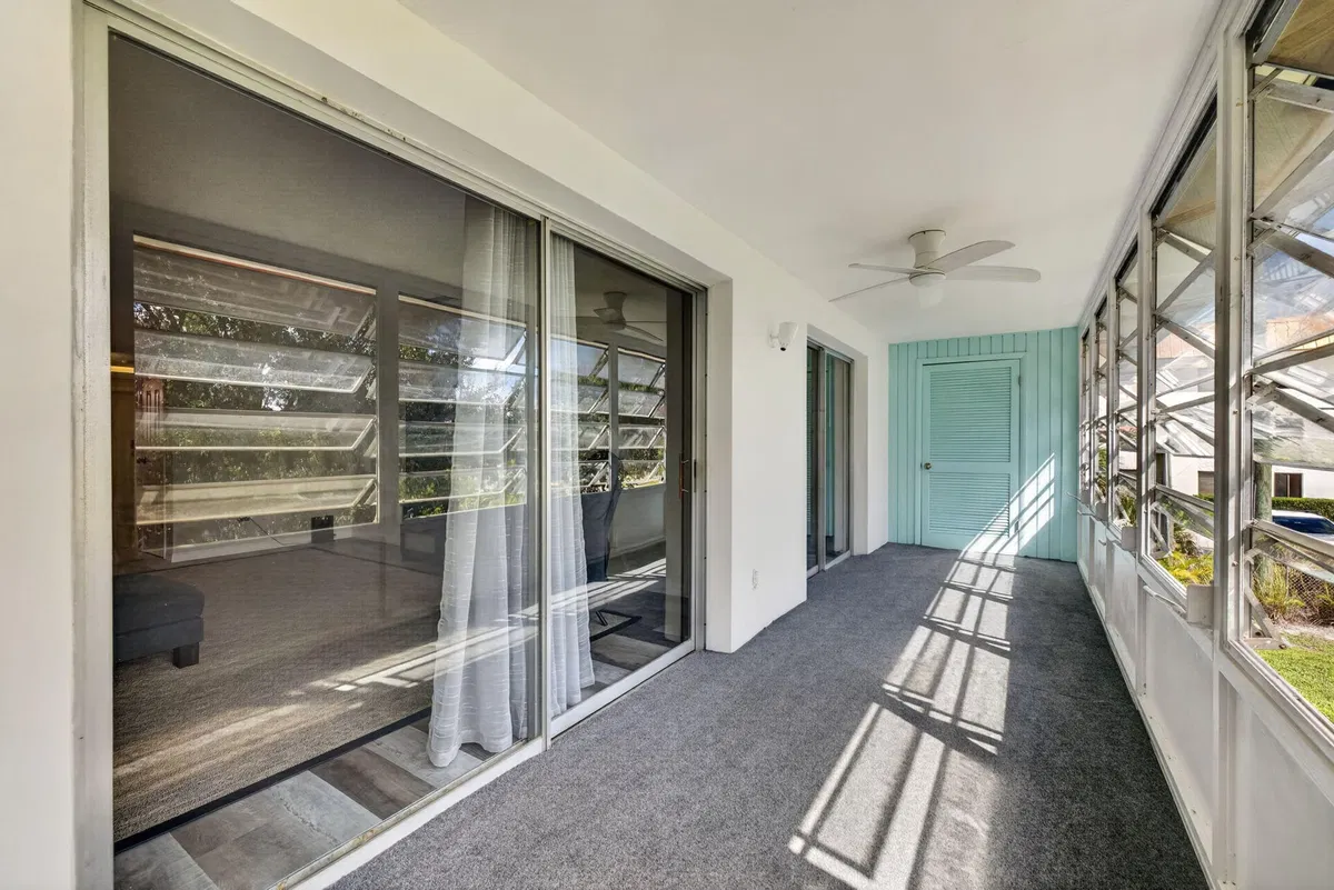 Unit D14 photo 25