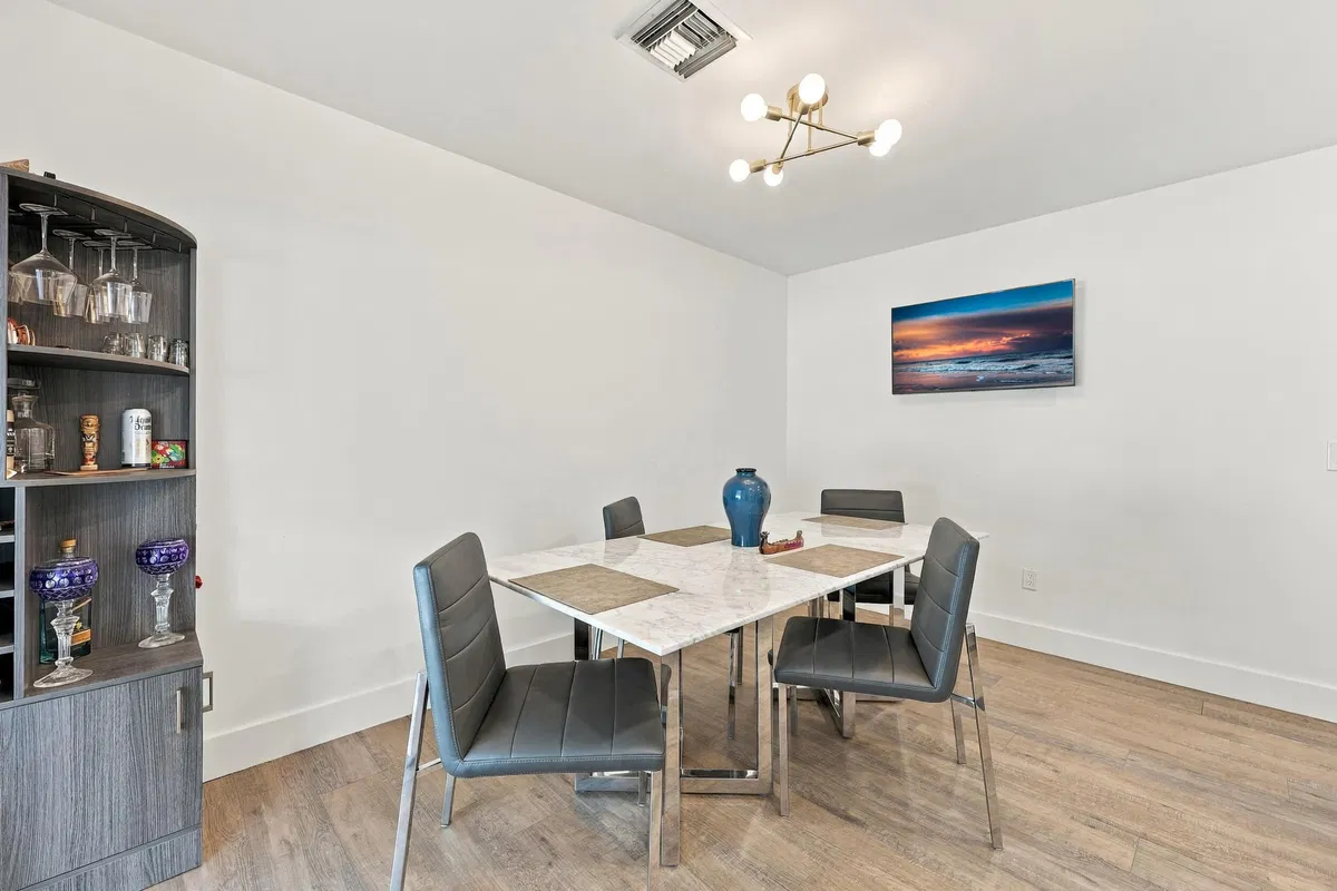 Residence photo 22