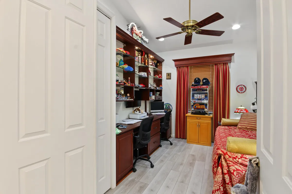  Residence photo 28