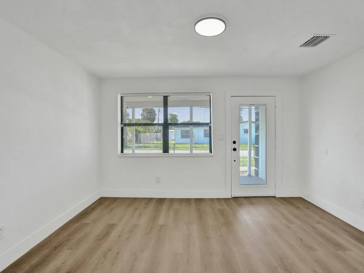  Residence photo 34