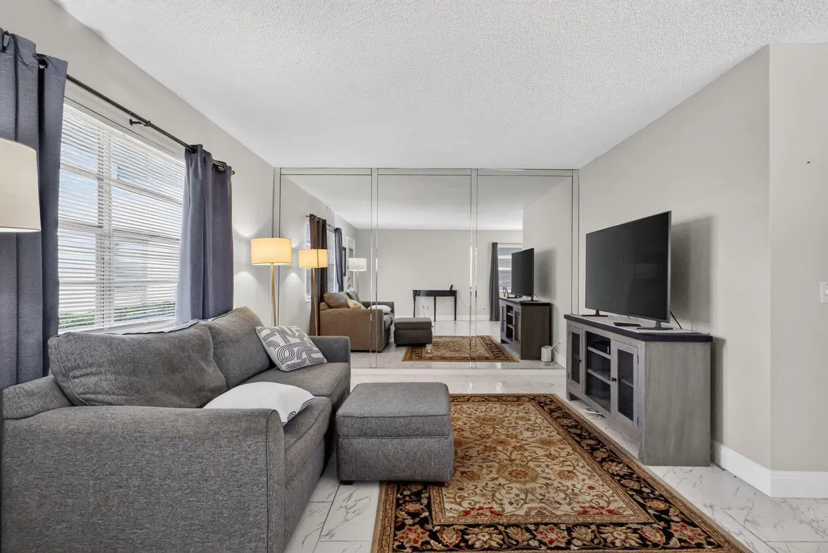 Residence photo 7