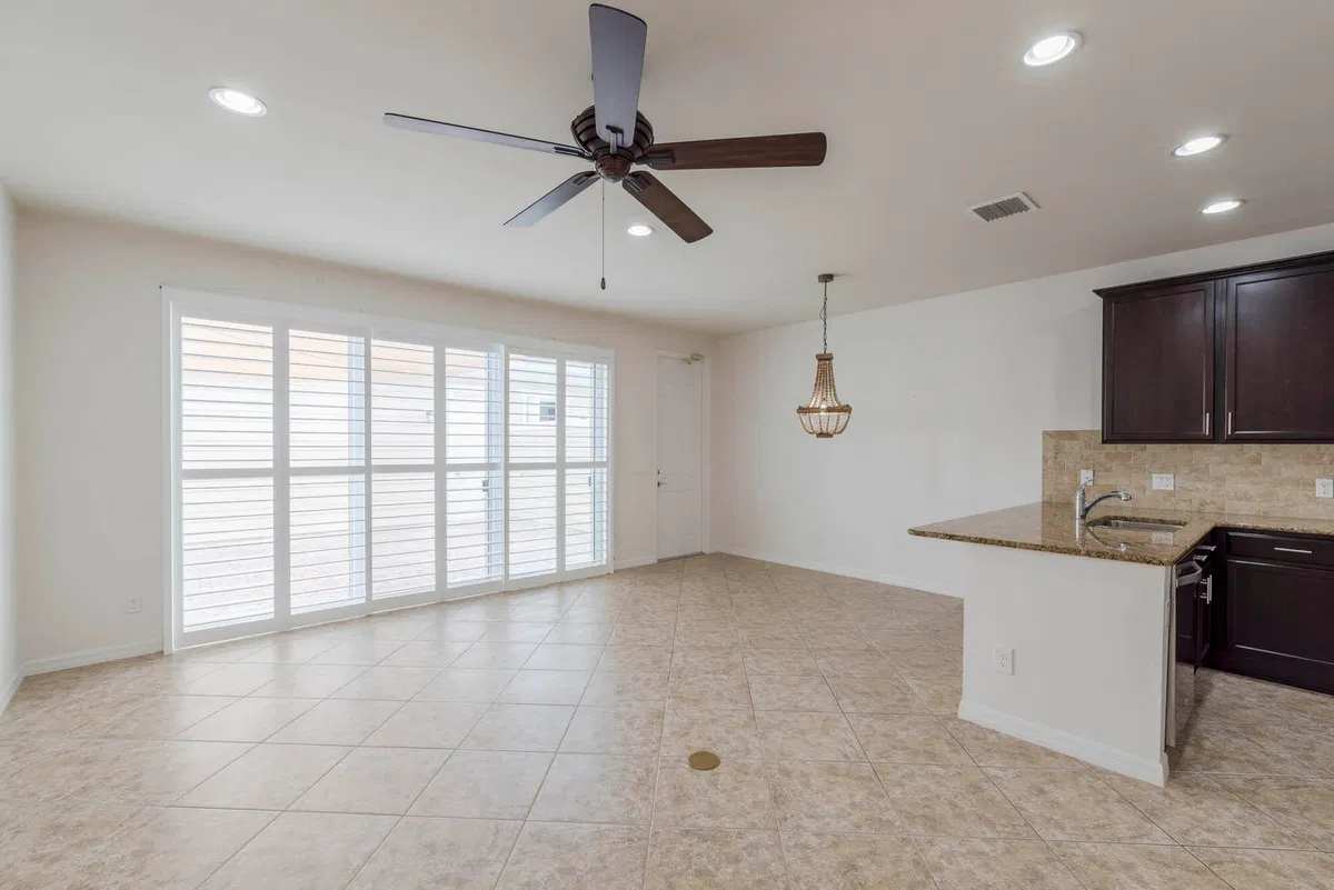 Residence photo 4