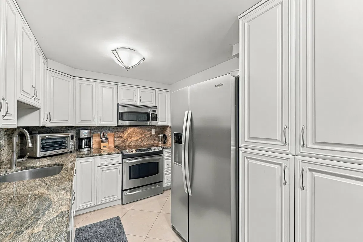 Unit 407 photo 10