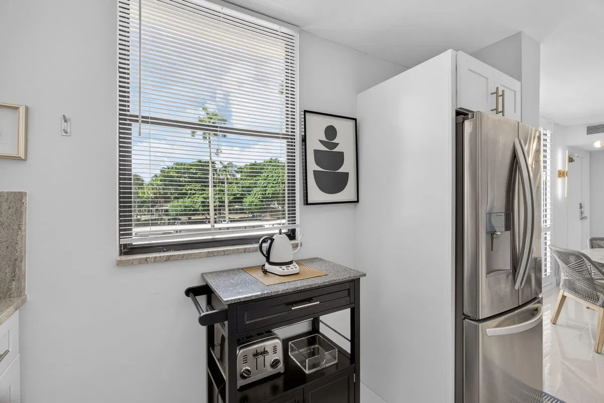 Unit 323 photo 22