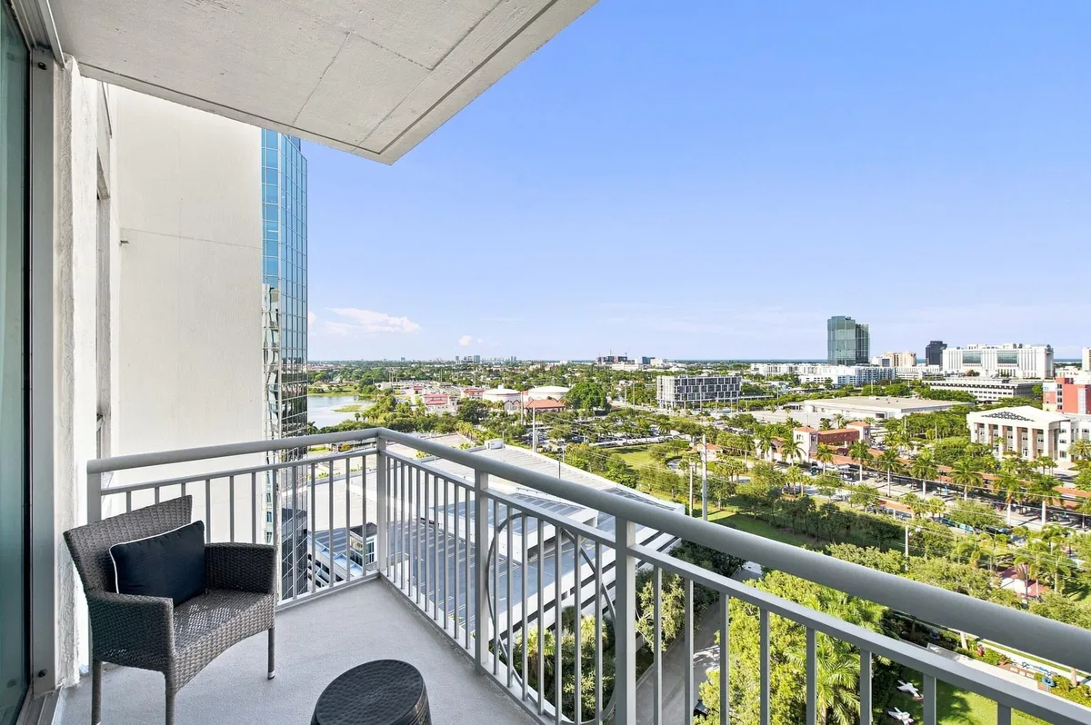 The Edge Unit 1404 photo 7