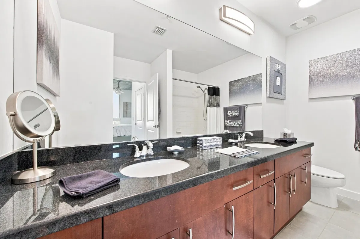 The Edge Unit 1404 photo 19