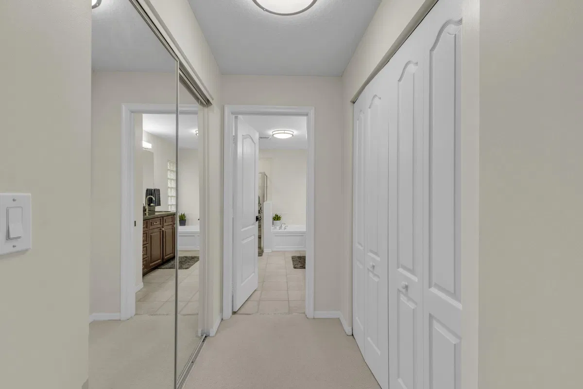 Residence photo 22