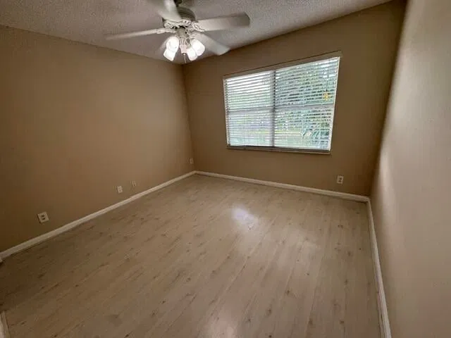 Unit 4 photo 25
