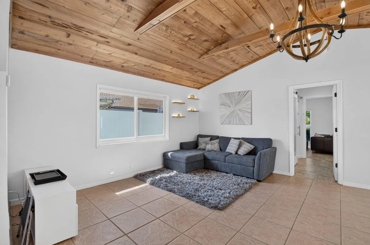 Residence photo 19