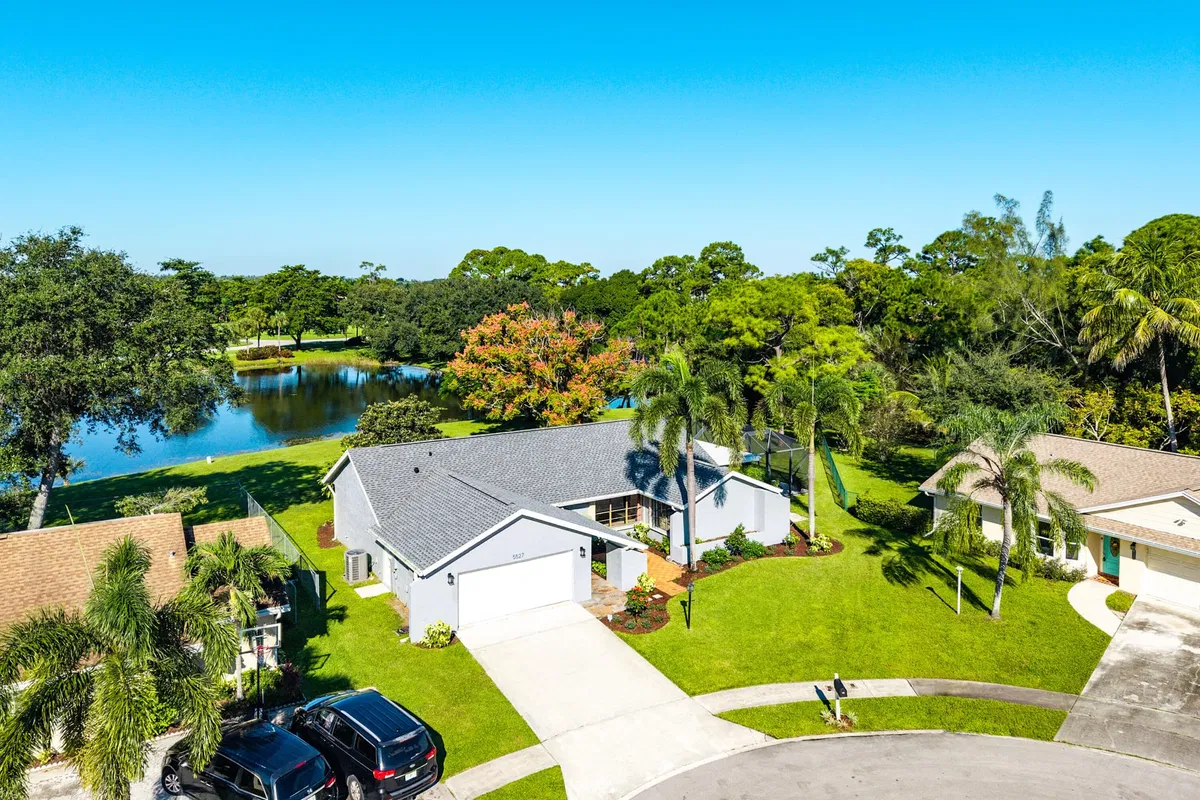 Residence photo 61