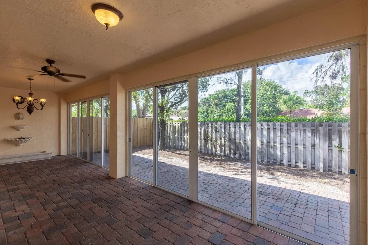 Residence photo 25