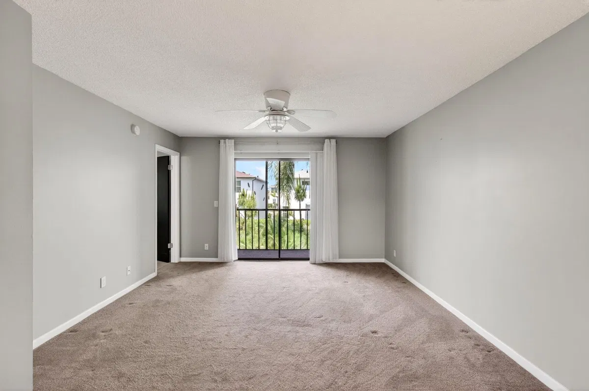 Unit 205 photo 10