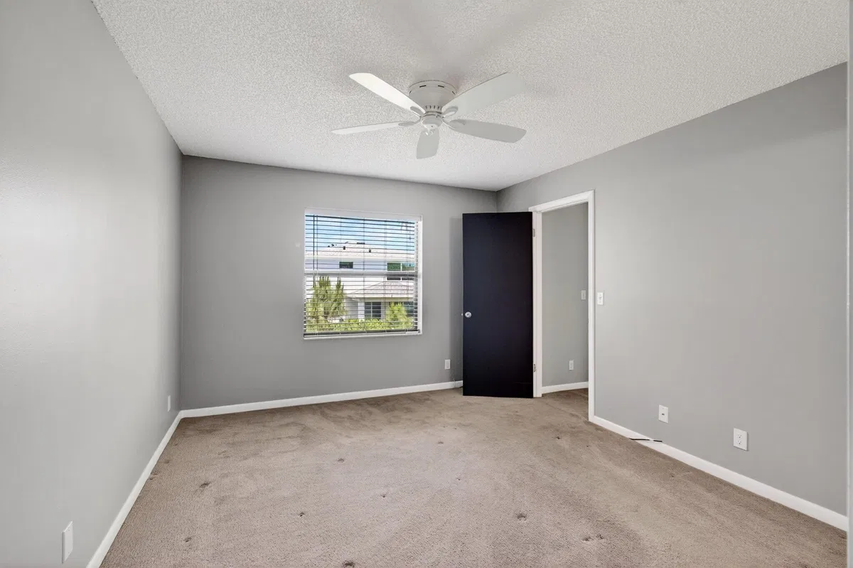Unit 205 photo 19