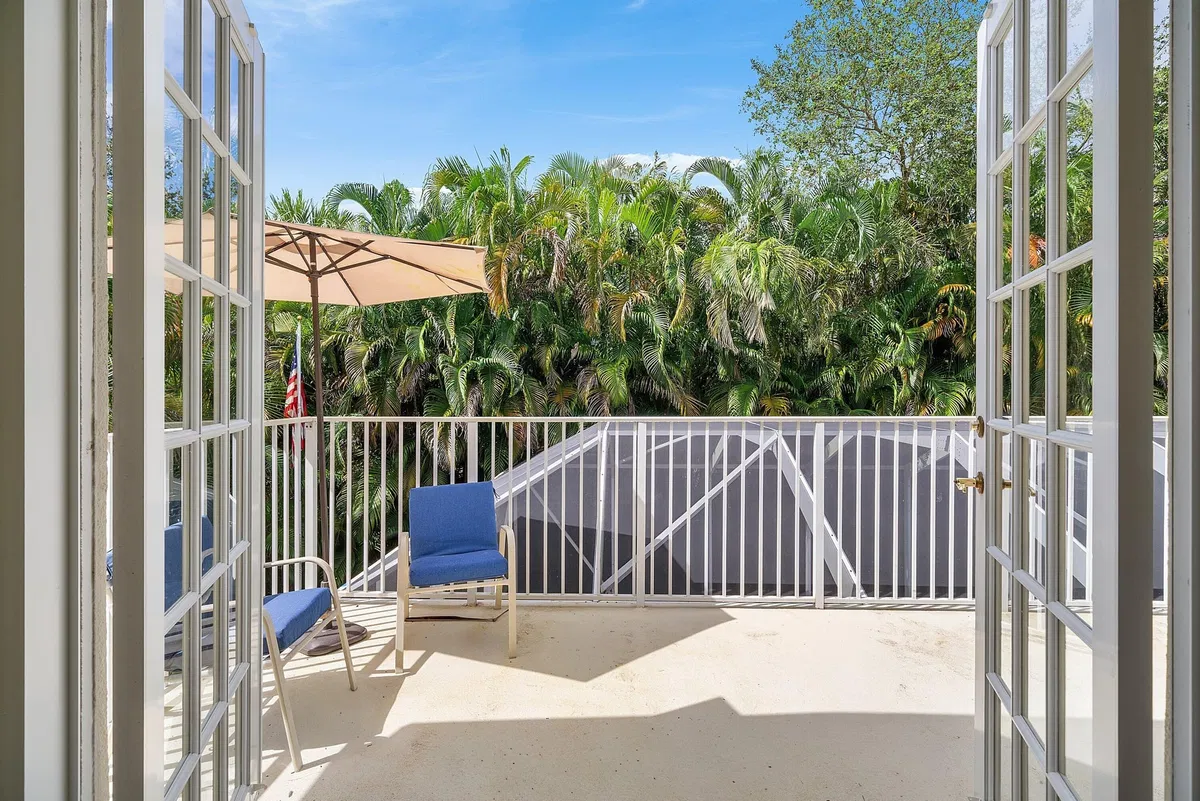 Residence photo 19