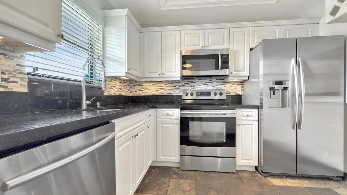 Unit 206 photo 4