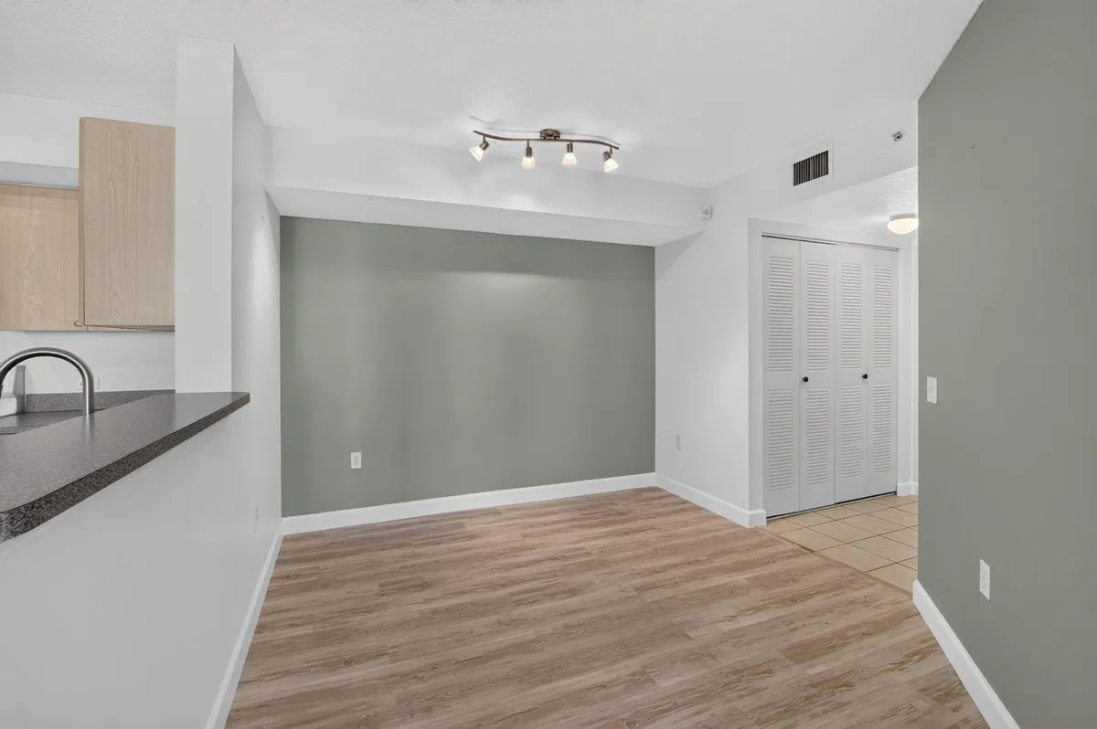  Unit 213 photo 10