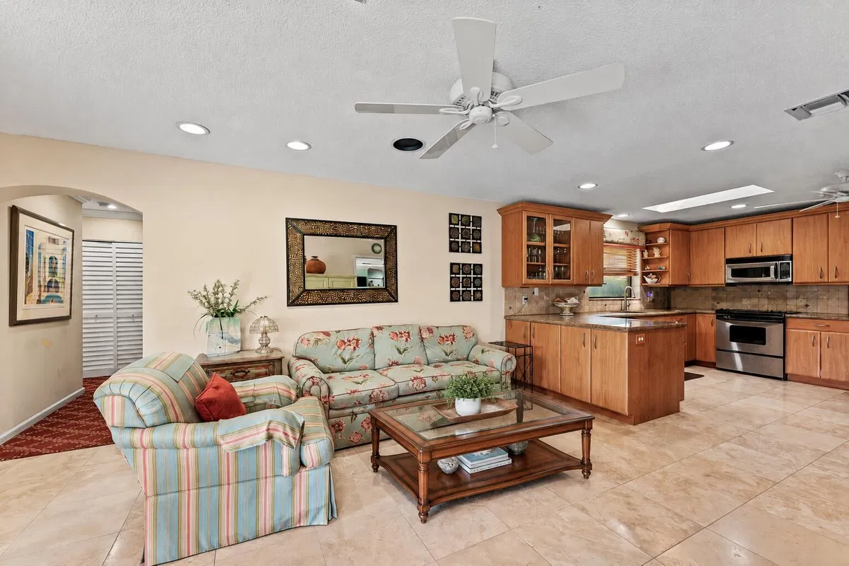  Residence photo 16