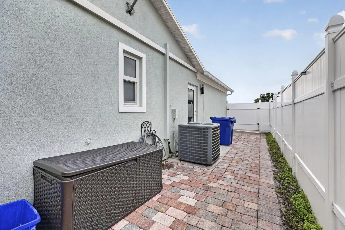 Residence photo 49