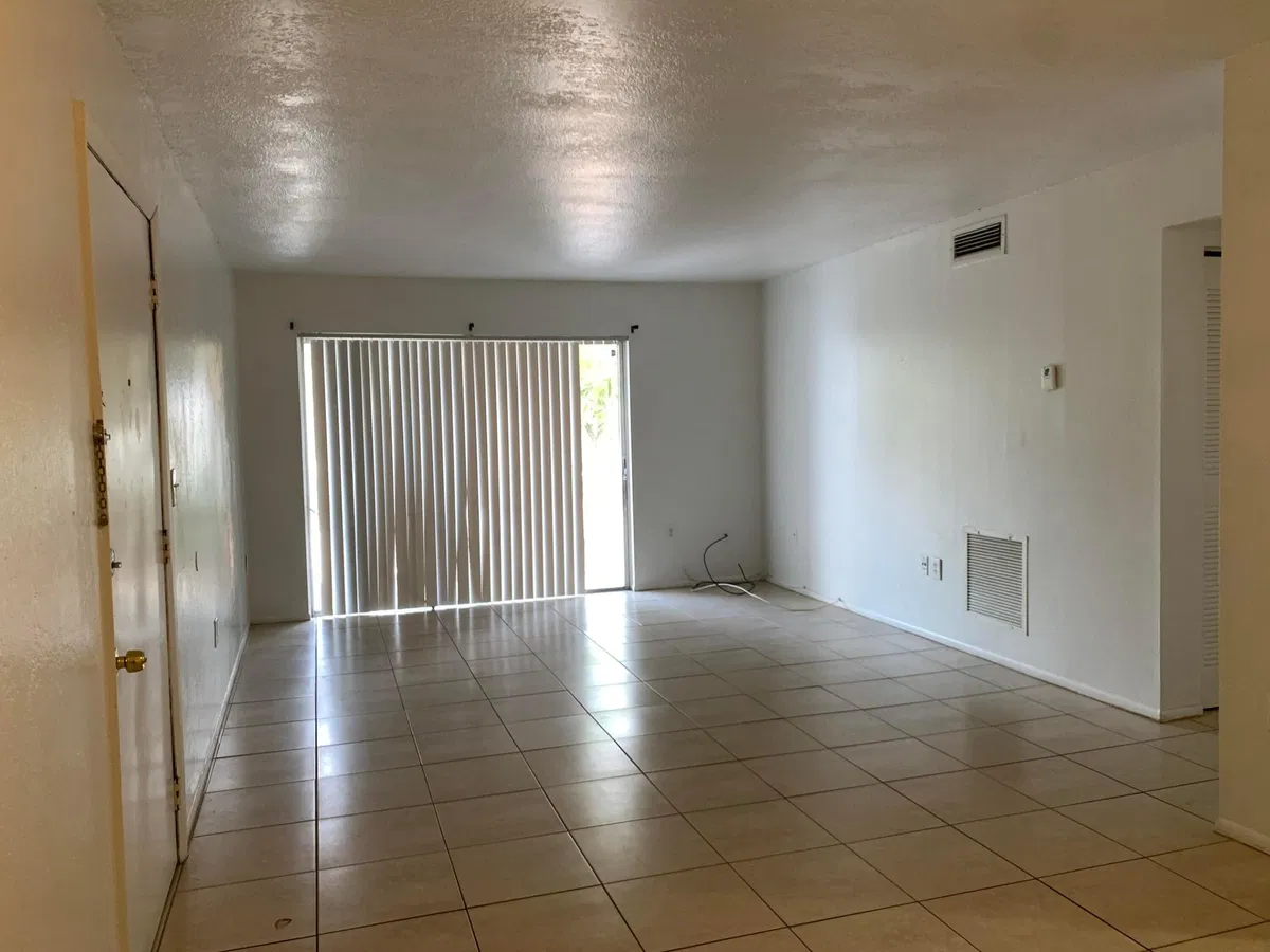 Unit 206 photo 4