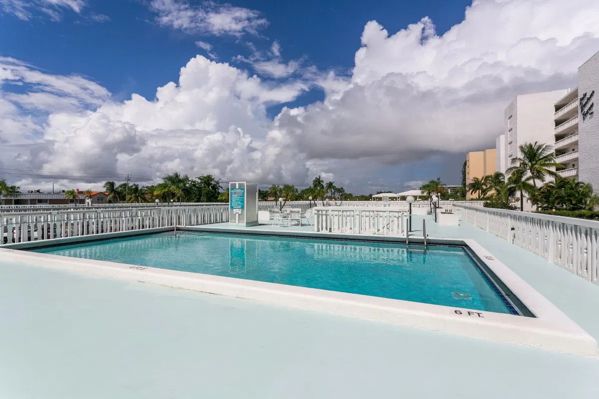 Unit Apt 409