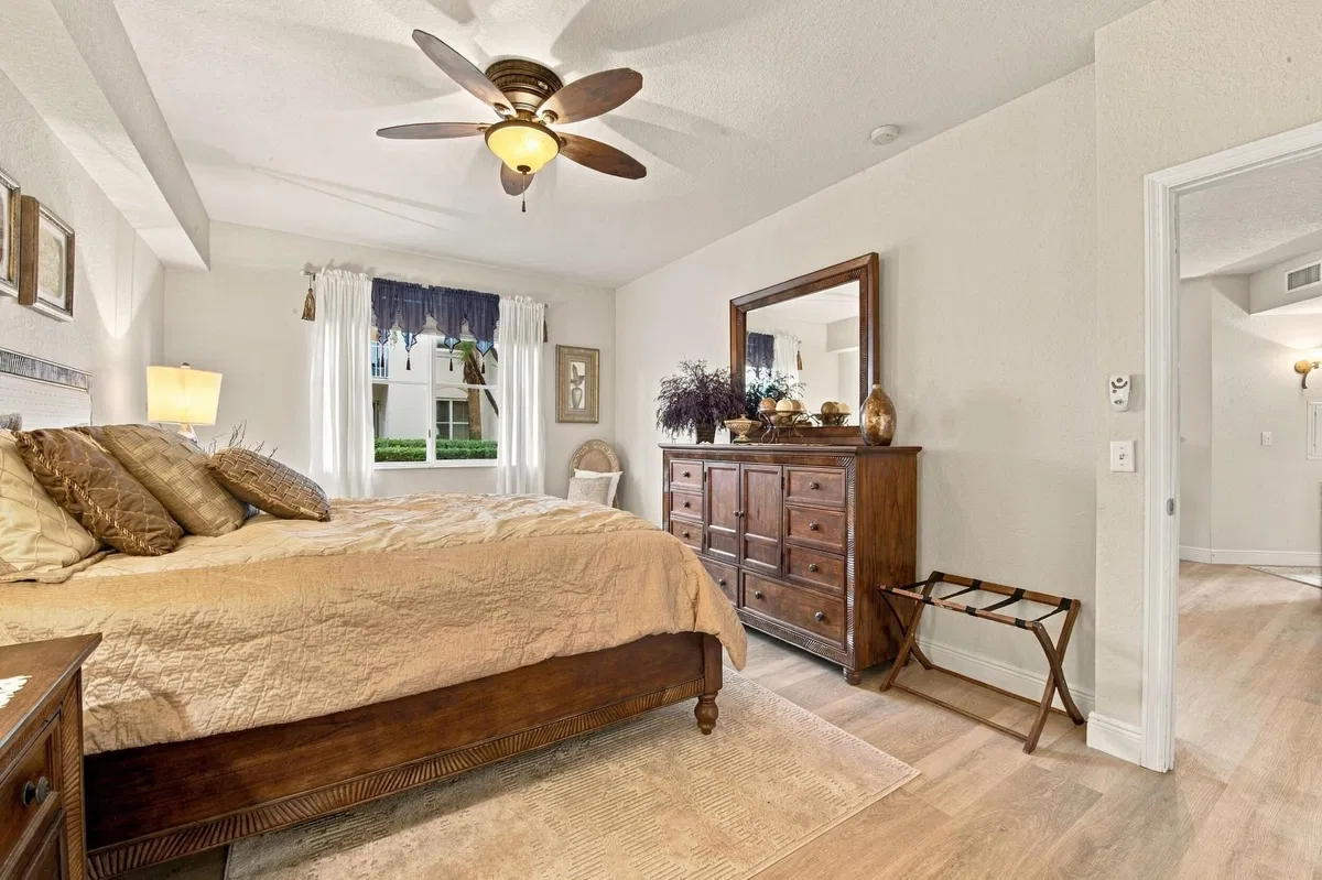 Unit 105 photo 19