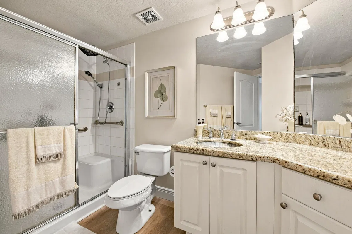 Unit 105 photo 28
