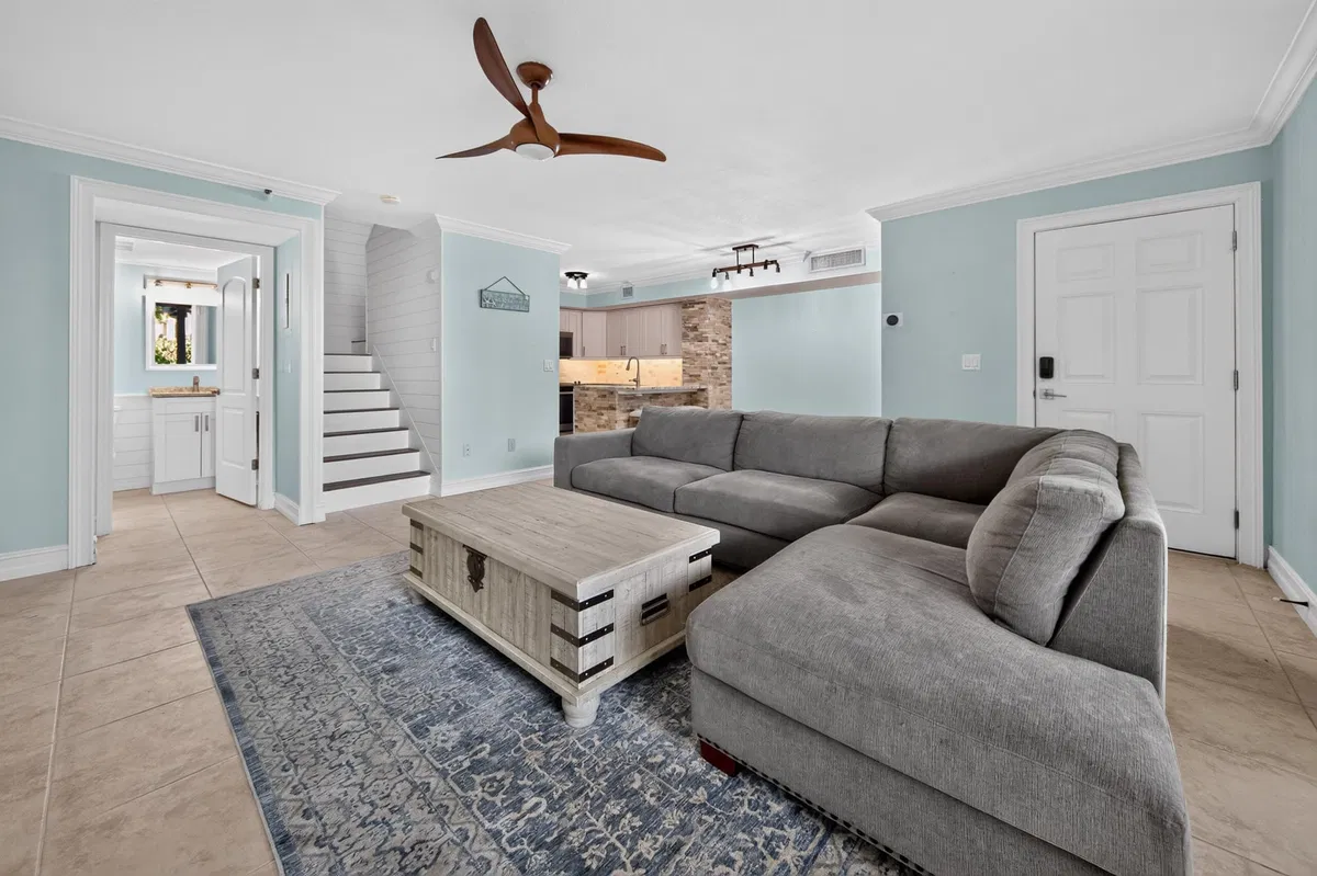 Unit 109 photo 10
