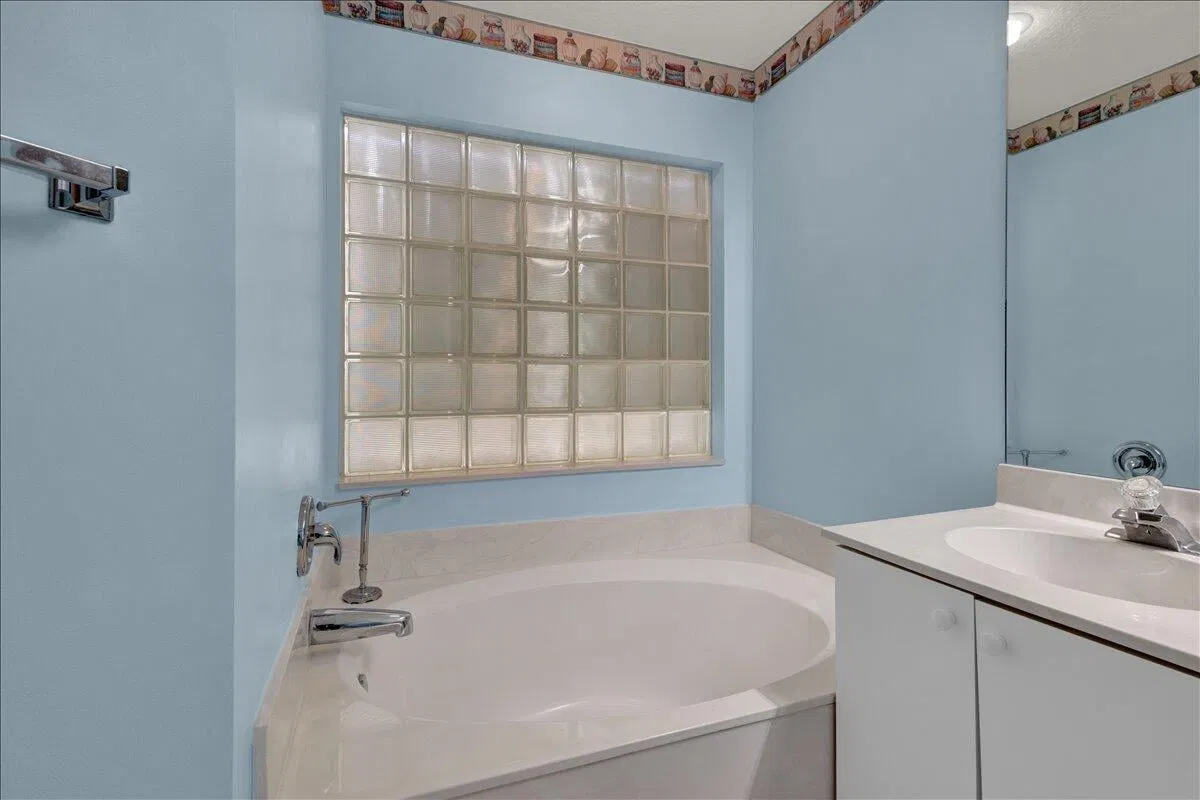 Residence photo 52