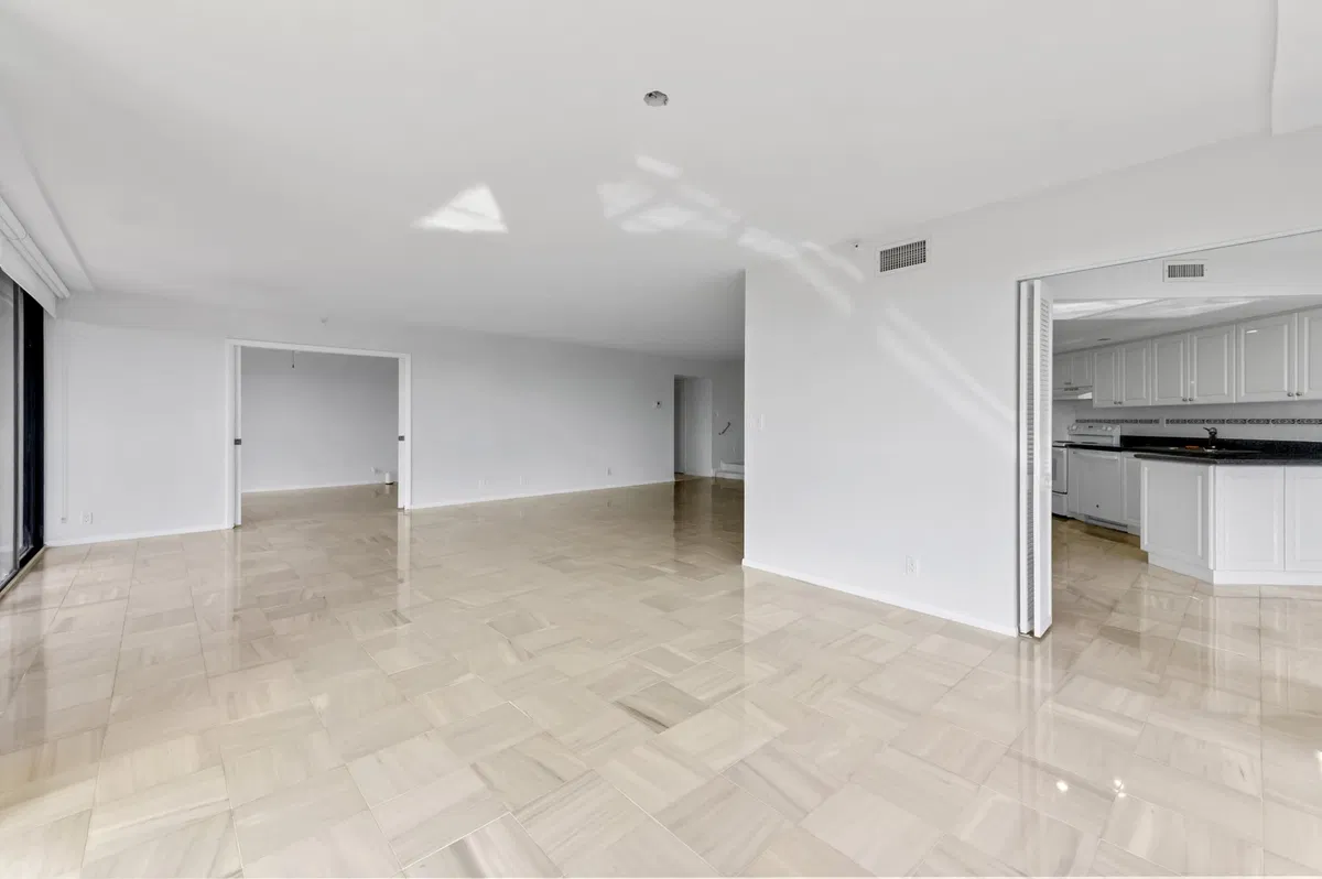  Unit 1004 photo 10
